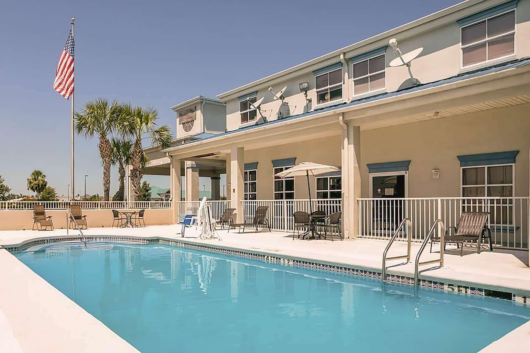Baymont By Wyndham Marianna Hotel Exterior photo