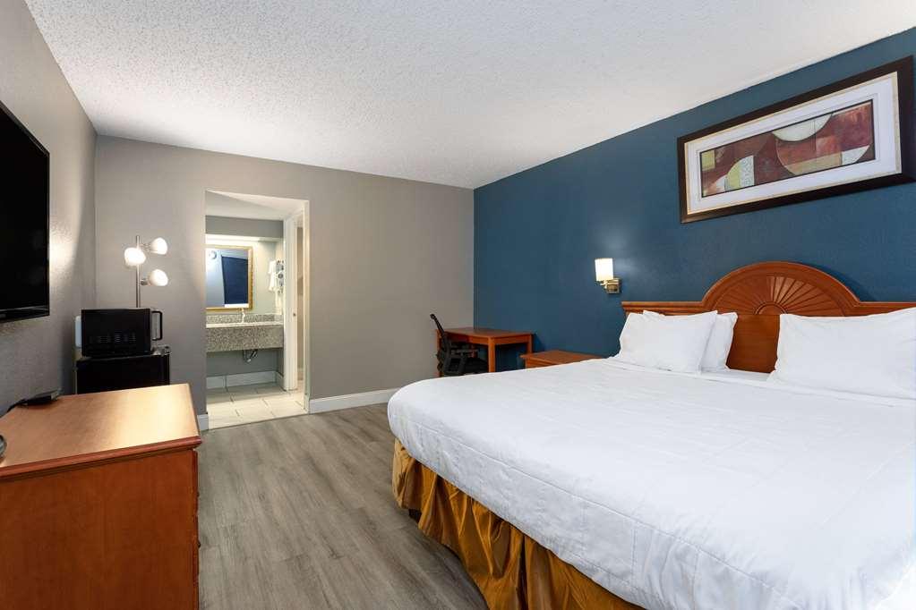 Baymont By Wyndham Marianna Hotel Room photo