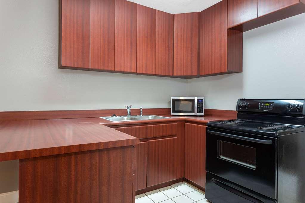 Baymont By Wyndham Marianna Hotel Room photo