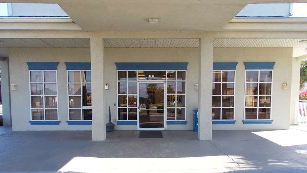 Baymont By Wyndham Marianna Hotel Exterior photo